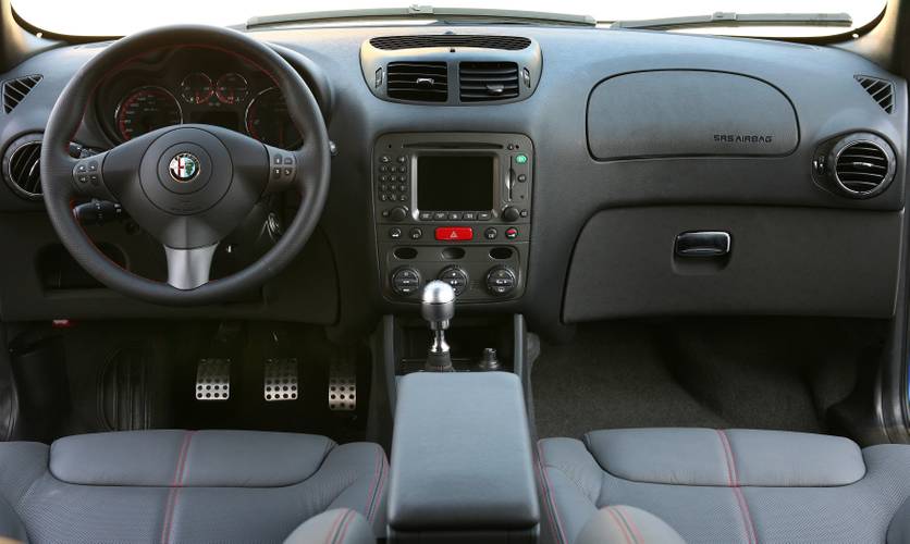 Interno di una Alfa Romeo 147 2006 facelift