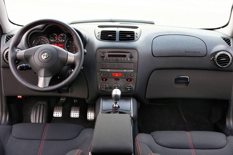 Interno di una Alfa Romeo GT