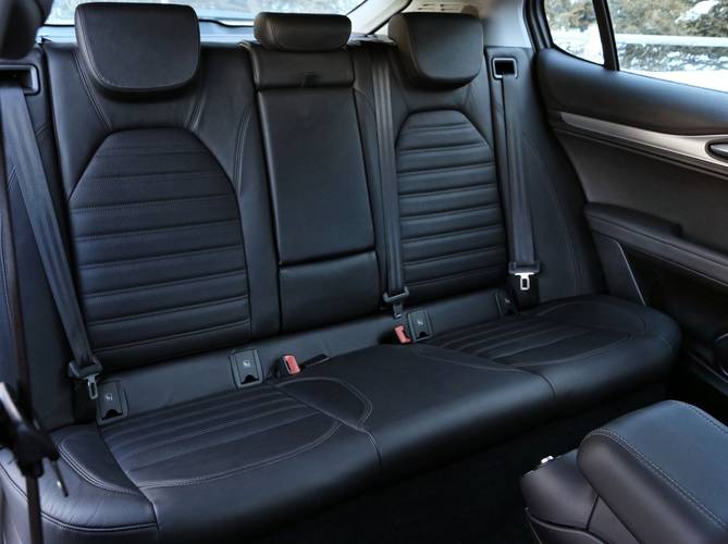 Alfa Romeo Stelvio 949 2017 rear seats