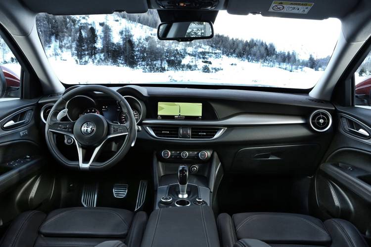 Alfa Romeo Stelvio 949 2017 intérieur