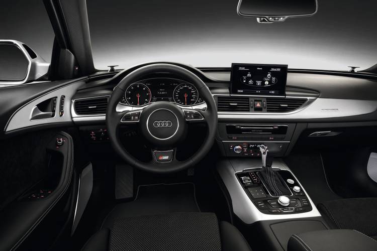 Interno di una Audi A6 C7 2011