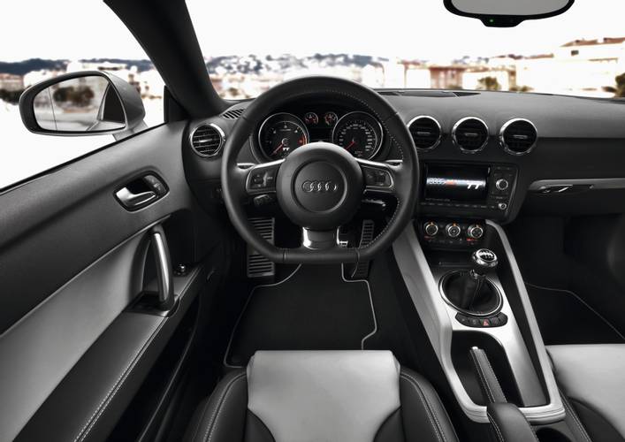 Interno di una Audi TT 8J facelift 2010