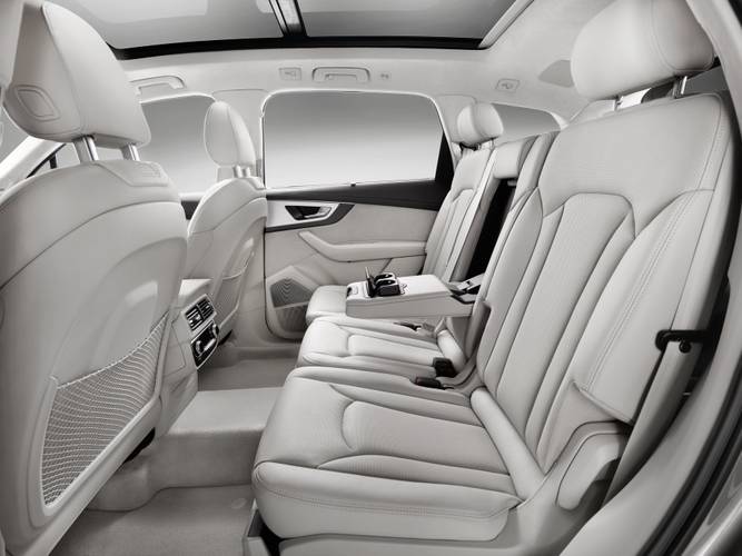 Audi Q7 4M 2015 rear seats