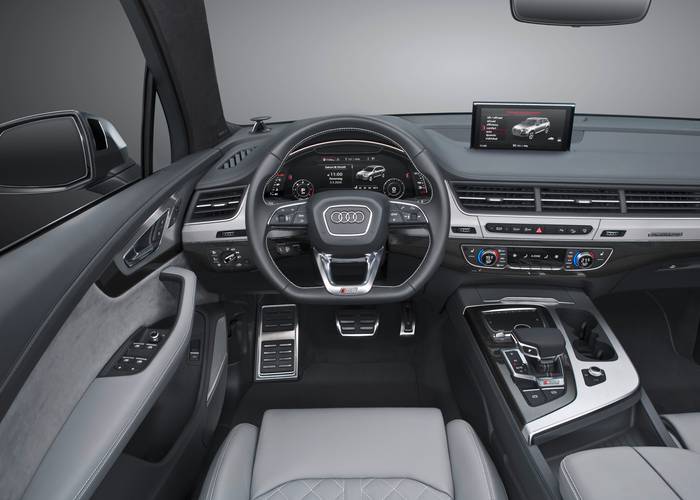 Interno di una Audi SQ7 TDI 4M 2016