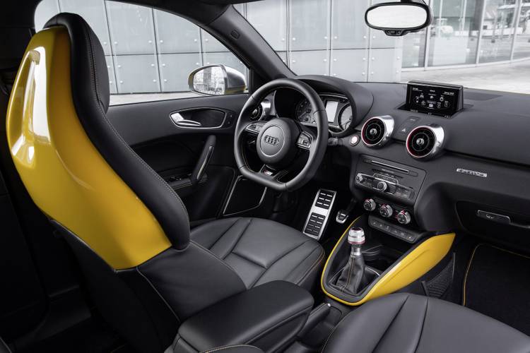 Interno di una Audi S1 2015