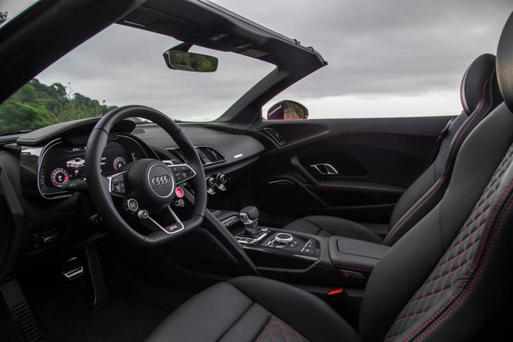 Audi R8 4S 2016 Spyder interiér