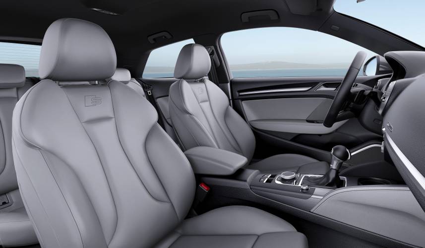 Audi A3 8V facelift 2016 vorn sitzt