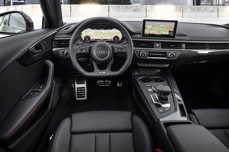 Interno di una Audi A4 B9 8W Avant 2015