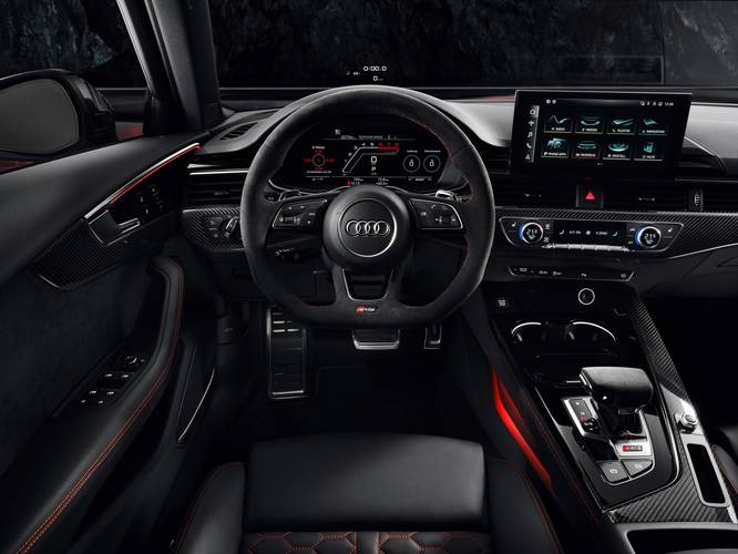 Interno di una Audi RS4 Avant 2019 facelift 8W