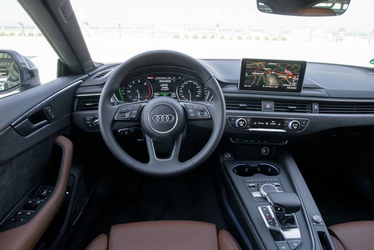 Interno di una Audi A5 F5 8W6 Coupe 2016