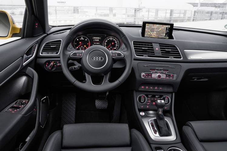 Audi Q3 8U facelift 2015 interiér