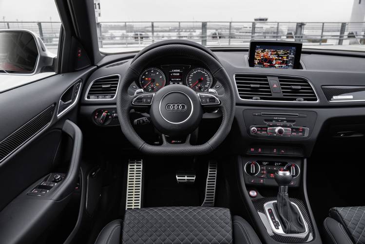 Audi RS Q3 8U facelift 2014 interiér