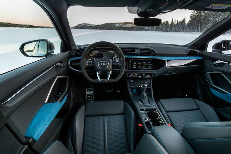 Interno di una Audi RS Q3 F3 2020