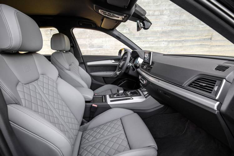 Audi Q5 FY 80A 2016 vorn sitzt