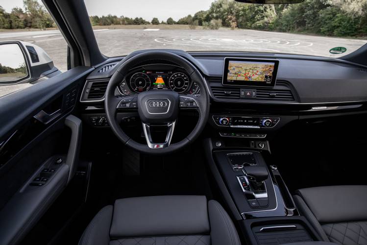 Interno di una Audi Q5 FY 80A 2019 55 TFSI e