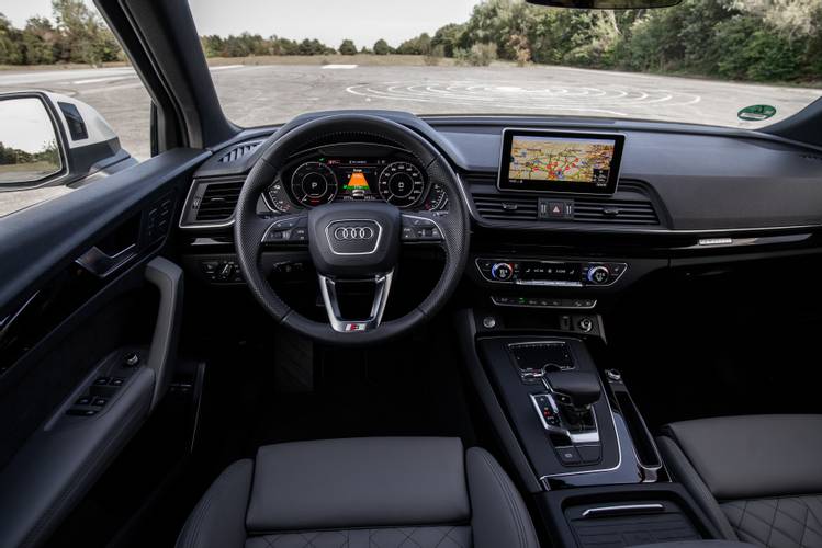 Audi Q5 FY 80A 2019 55 TFSI e wnętrze