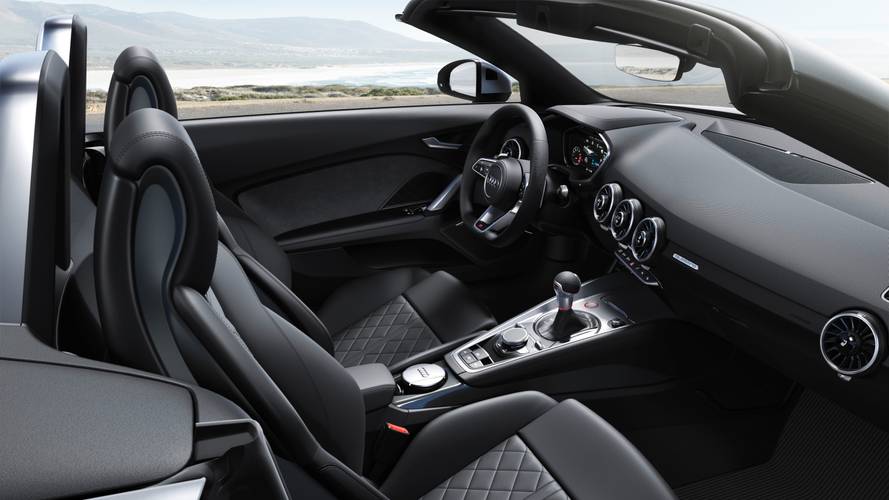 Audi TTS Roadster FV 8S facelift 2018 front seats