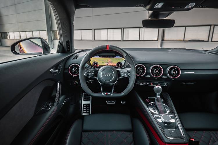 Interno di una Audi TTS FV 8S facelift 2018