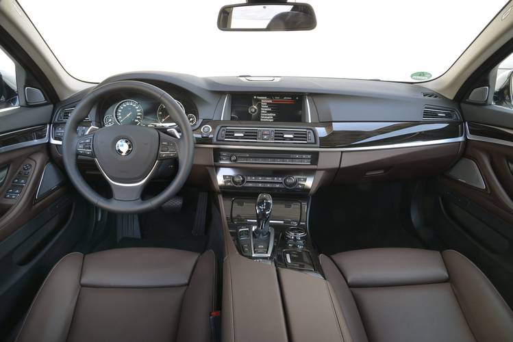 BMW 5 F10 facelift 2013 interiér