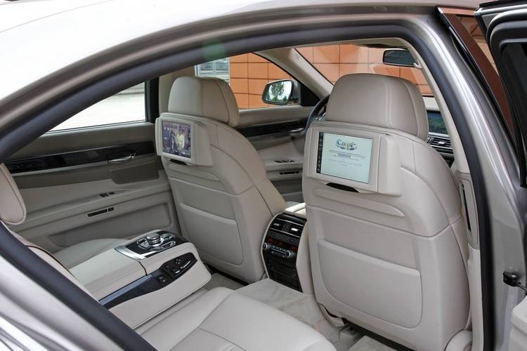 BMW 7 F01 Long 2008 rear seats