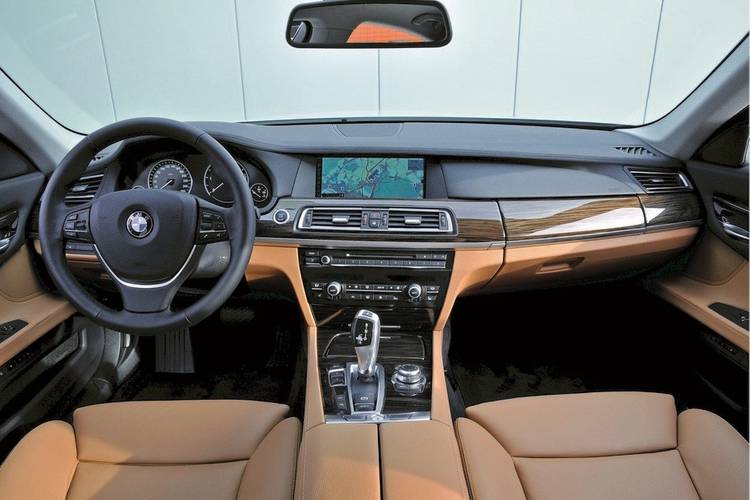 Interno di una BMW 7 F01 2008