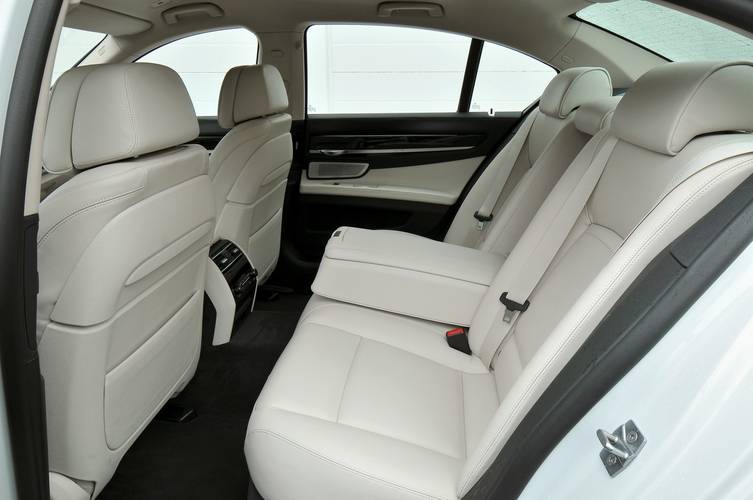 BMW 7 F01 facelift 2012 rear seats