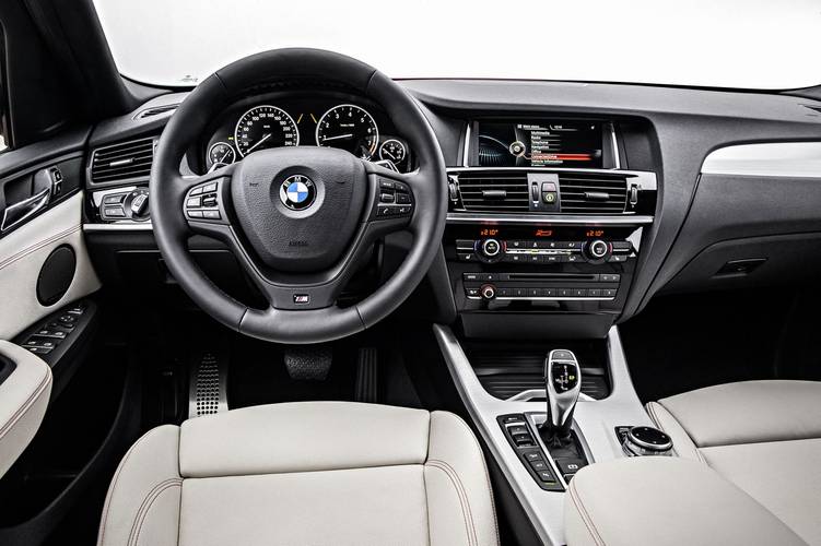 Interno di una BMW x4 F26 2014