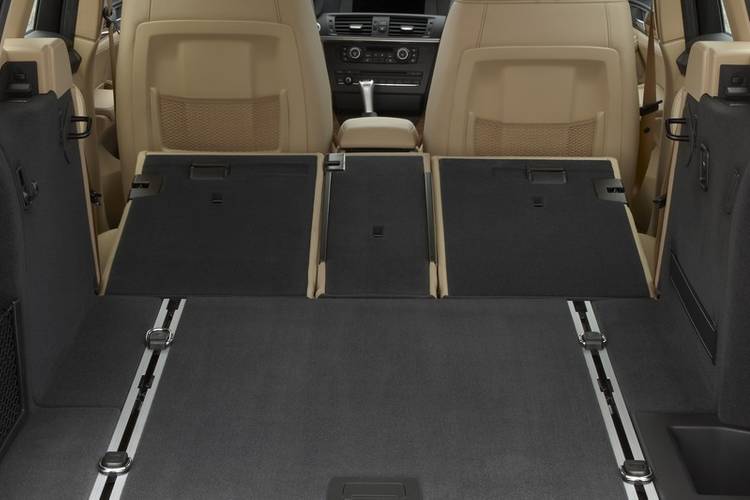 BMW X3 F25 2010 plegados los asientos traseros