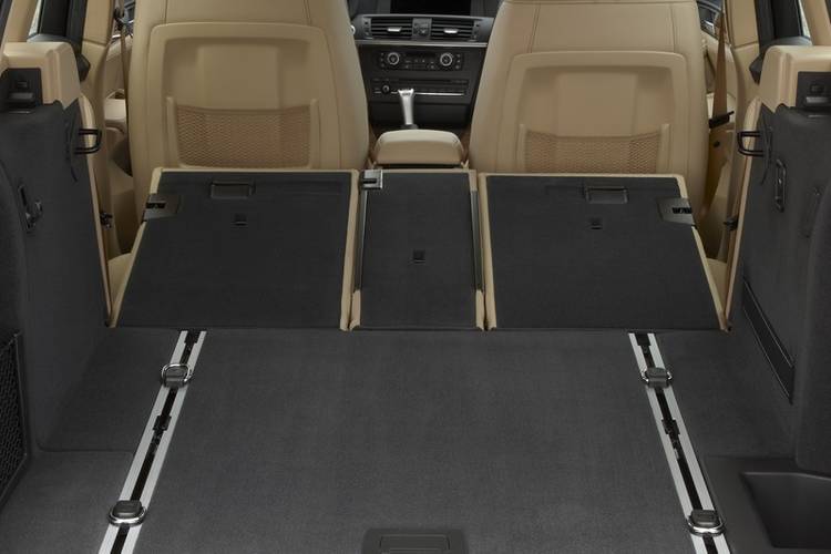 BMW X3 F25 2010 rear folding seats