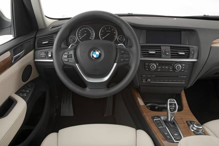 Interno di una BMW X3 F25 2011