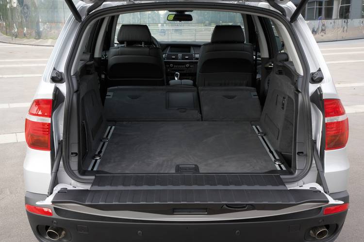 BMW X5 E70 2007 rear folding seats