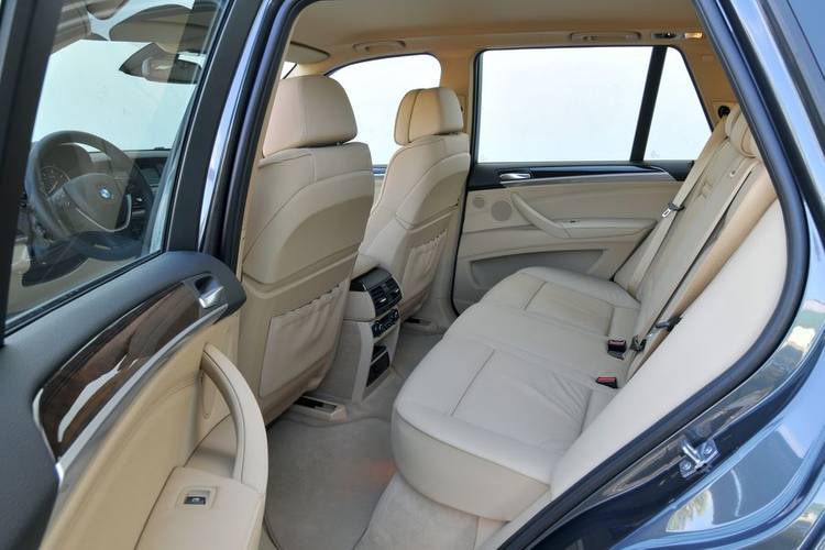 BMW X5 E70 facelift 2010 rear seats