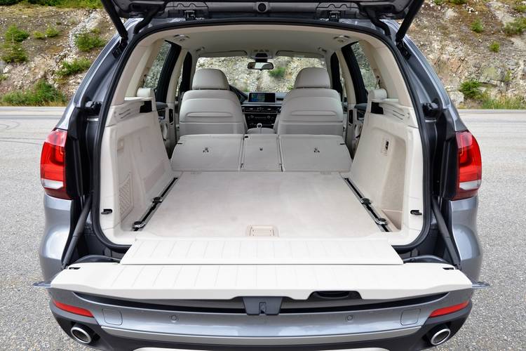 BMW X5 F15 2013 rear folding seats