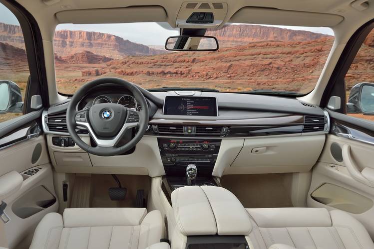 Interno di una BMW X5 F15 2013
