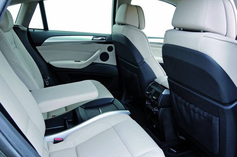 BMW X6 E71 2009 rear seats