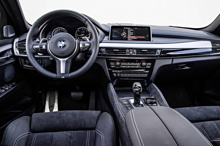 Interno di una BMW X6 M F14 2014 