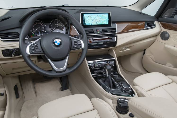 BMW 2 F45 Active Tourer 2014 interiér