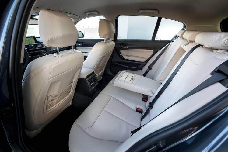 BMW 1 F20 facelift 2015 asientos traseros