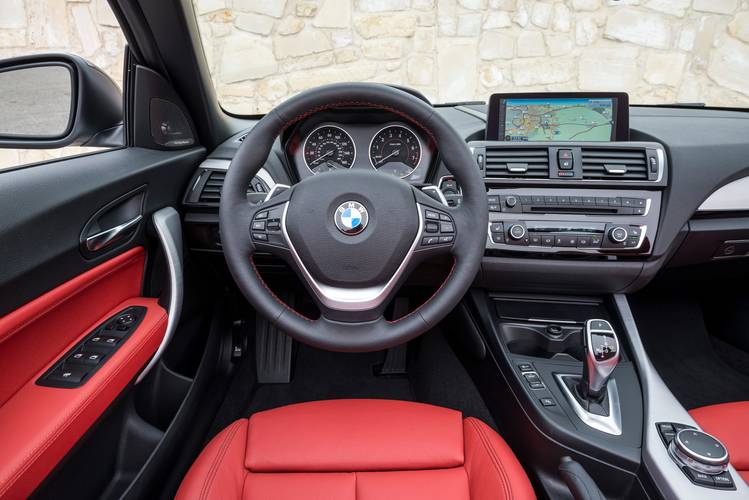 BMW 1 F22 2014 cabriolet interieur