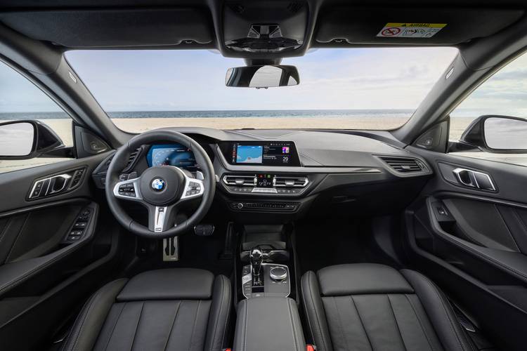 Interno di una BMW M135o F44 Gran coupe 2019