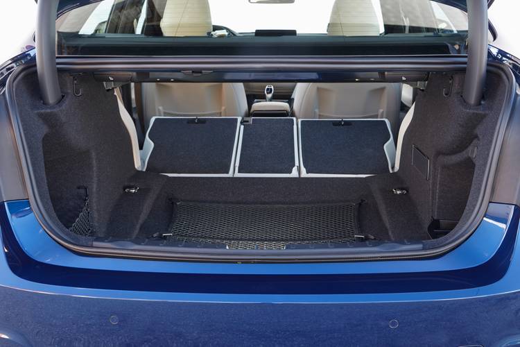 BMW 3 F30 facelift 2015 bagageruimte tot aan voorstoelen