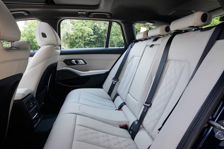 BMW 3 G21 Touring 2019 rear seats