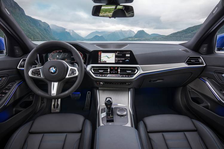 Interno di una BMW 3 G20 2019