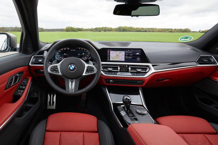 Interno di una BMW M340i G20 2019