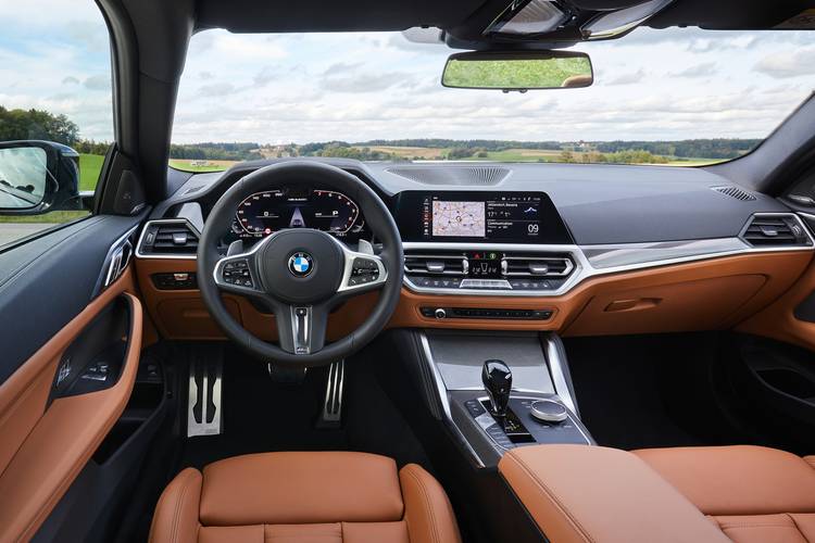 Interno di una BMW 4 G22 2020