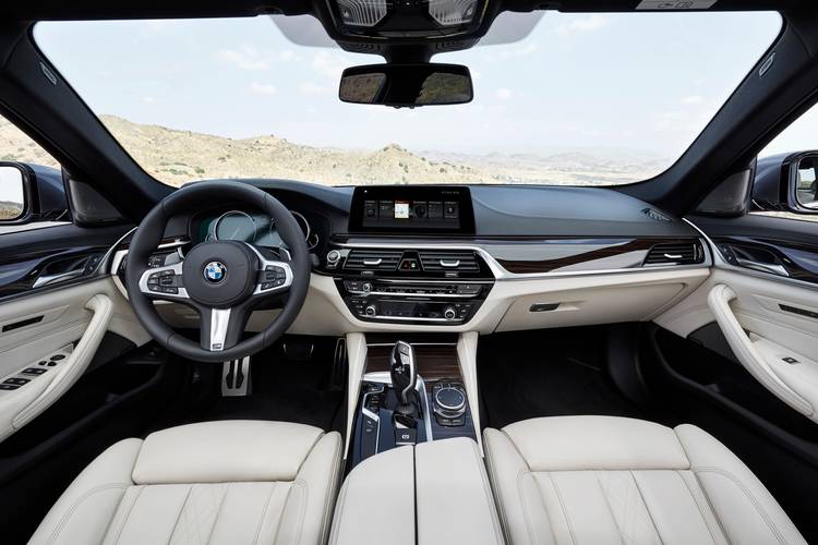 BMW 5 G30 2016 interiér