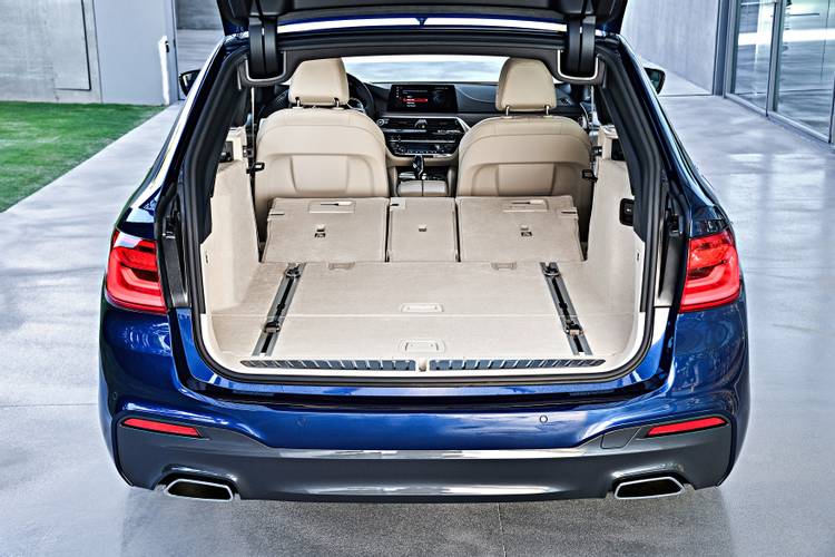 BMW 5 G31 Touring 2017 plegados los asientos traseros