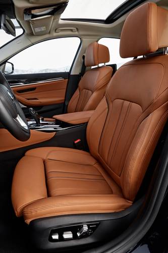 BMW 5 G30 2016 front seats