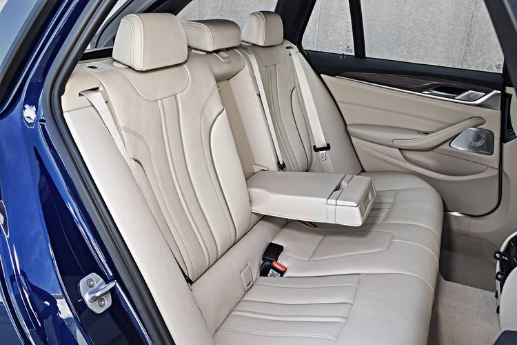 BMW 5 G31 Touring 2017 rear seats