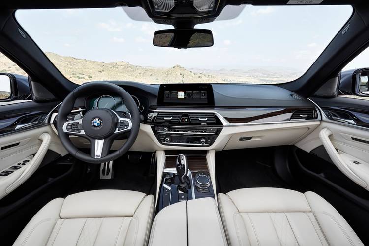 BMW 5 G30 2016 intérieur